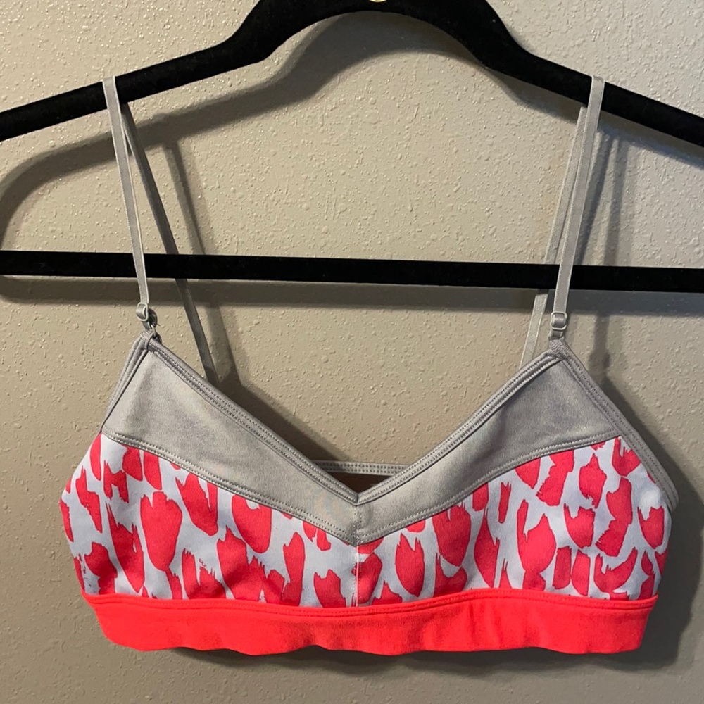 Alo yoga sports bra - small fun colors!